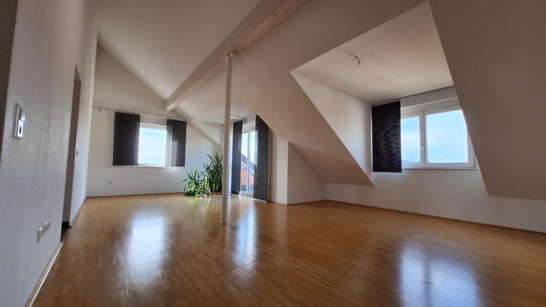 charmantes Wohnerlebnis unter Dachschr�gen - Gem�tlichkeit trifft auf Freiheit Affalterbach Etagenwohnung Frisch gestrichenes Wohngl�ck: Loft-Flair mit Weitblick & Parkett