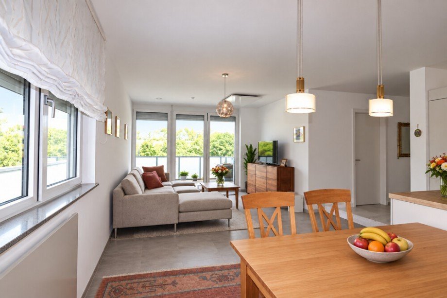 Blick vom Essplatz zum Balkon Etagenwohnung Besigheim