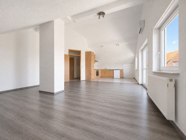 Wohnen Essen Kochen Gro�bottwar Dachgeschosswohnung Gro�z�gige 4,5-Zimmer-Wohnungmit Balkon, EBK undklimatisiertem Wohnbereich