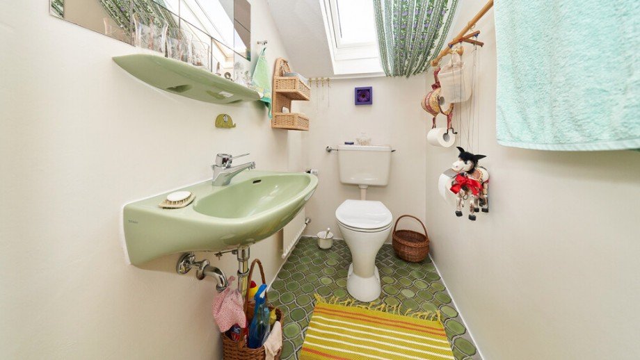 DG_G�ste-WC Reihenmittelhaus Freiberg am Neckar / Beihingen