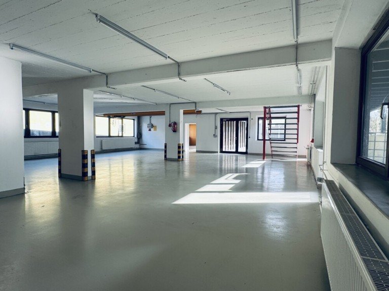  Ditzingen / Heimerdingen Halle Moderne zweigeschossige Gewerbehalle / Kranbahn / Heimerdingen A8 A81 Anschluss