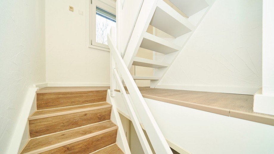 Haus 2 - Treppe ins OG. Zweifamilienhaus Mundelsheim