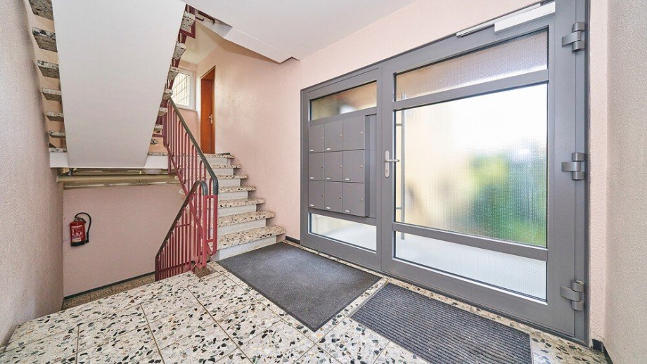 Treppenhaus innen 01 Etagenwohnung Marbach am Neckar