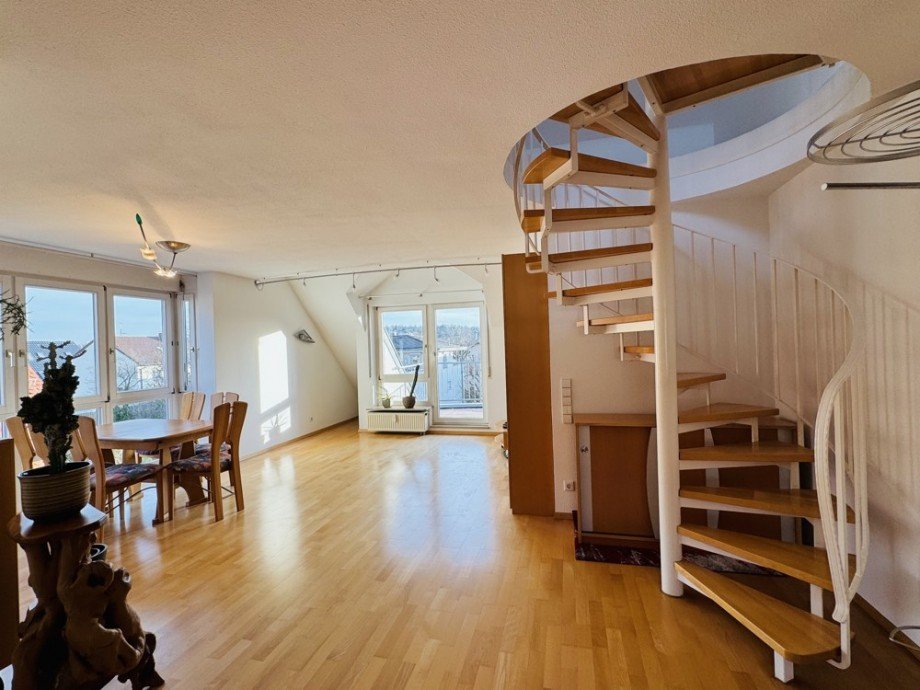 Wohn- Essbereich mit Zugang zum DG Maisonettewohnung Korntal-M�nchingen