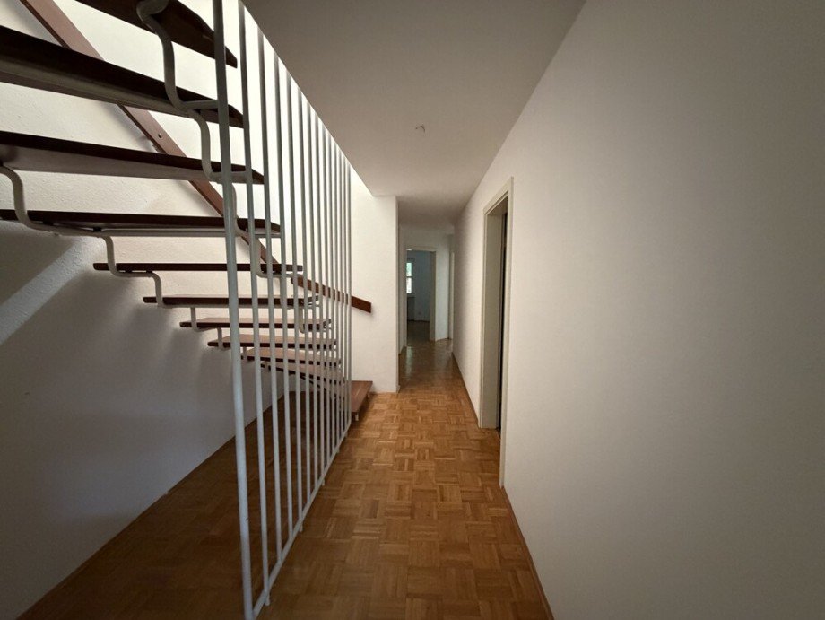 Flur UG Reihenmittelhaus Kornwestheim