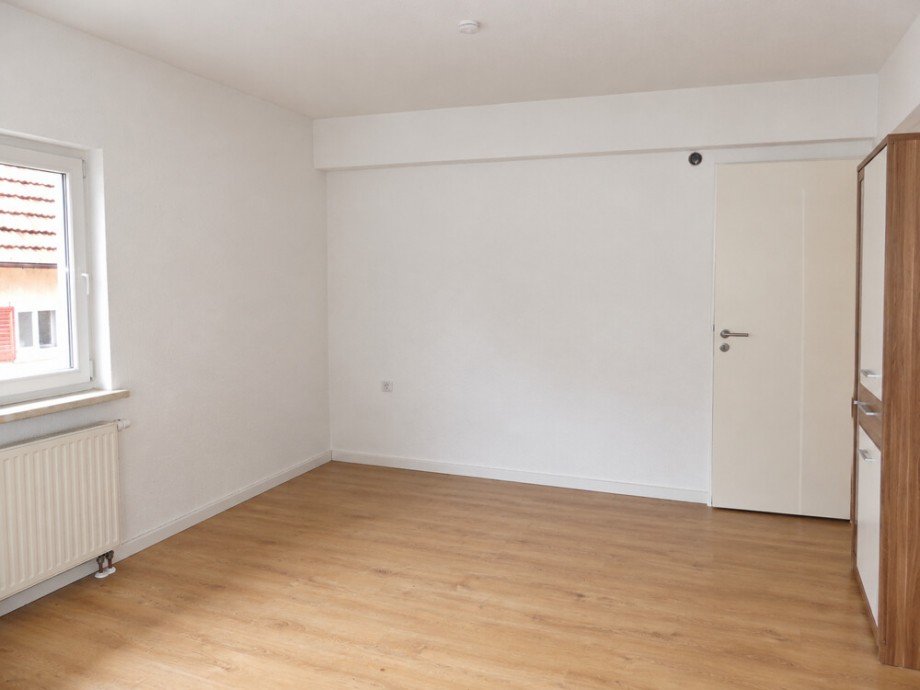 Wohn-und Esszimmer - mit KI aufger�umt Etagenwohnung Bietigheim-Bissingen