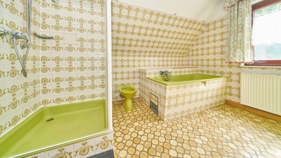 Bad 2. OG Zweifamilienhaus Freiberg am Neckar / Beihingen