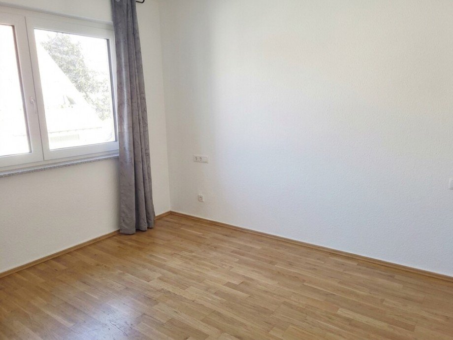 Schlafzimmer_Leerstand_KI bearbeite Etagenwohnung Fellbach / Schmiden