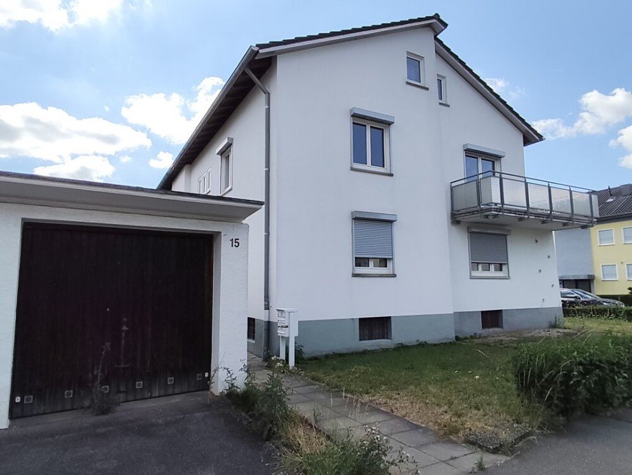 Westansicht mit Garage Doppelhaush�lfte Kornwestheim
