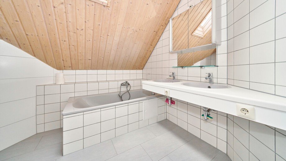 Bad Dachgeschosswohnung Bietigheim-Bissingen