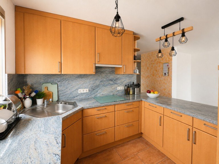 K�che Erdmannhausen Etagenwohnung 3,5 Zimmer Etagenwohnung mit Wintergarten und Balkon mit zus�tzlichem Zimmer + Bad im Dachgeschoss
