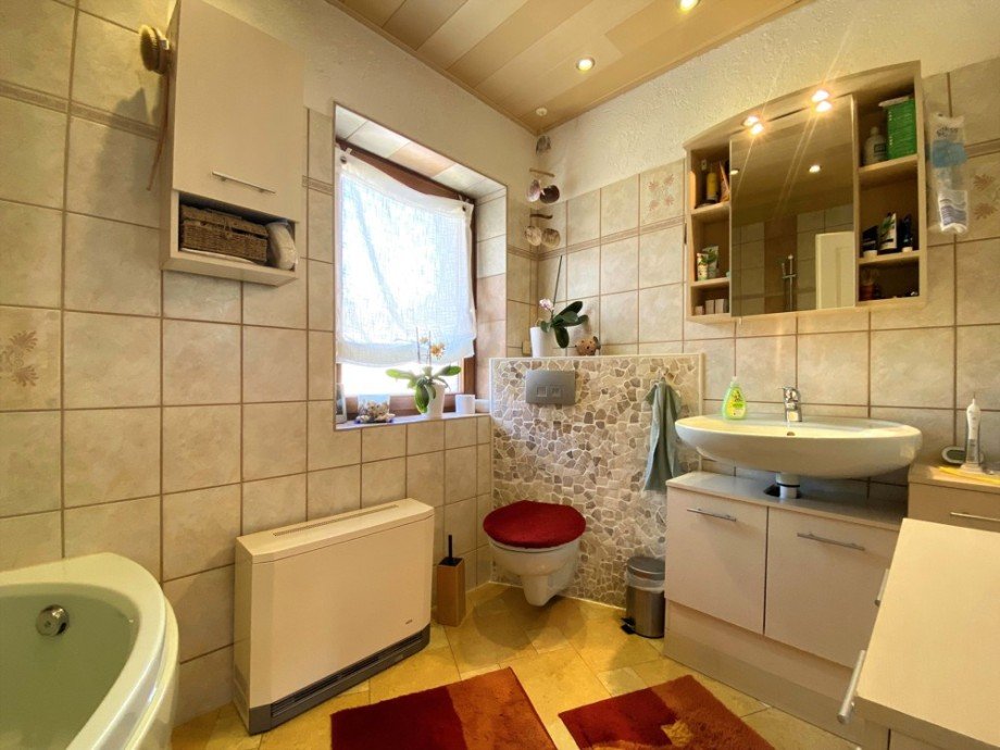 Whg. 2 im OG - Bad Zweifamilienhaus Oedheim / Degmarn