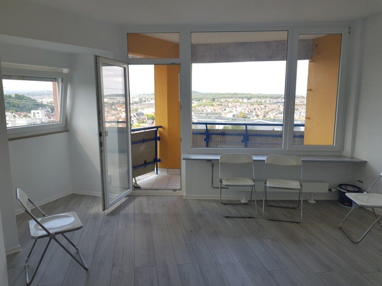 Wohnen Stuttgart / Rot Etagenwohnung Traumhafte Aussicht: frisch renovierte 2-Zimmer-Wohnung mit Balkon im Romeo & Julia-Ensemble!