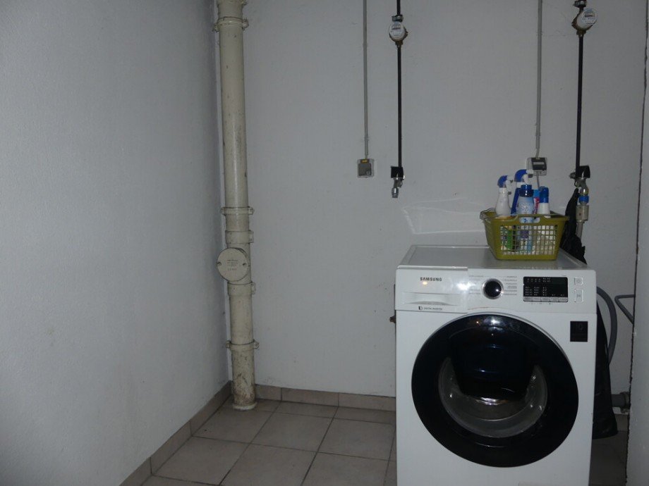 Waschmaschinenplatz in der Waschk�che Erdgeschosswohnung Freiberg am Neckar