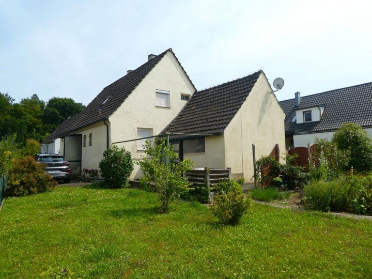 Nord- Westansicht Bietigheim-Bissingen Wohngrundst�ck Sanierungsobjekt EFH auf 678 m� gro�em Grundst�ck mit erweitertem Baufenster in Bietigheim Sand!