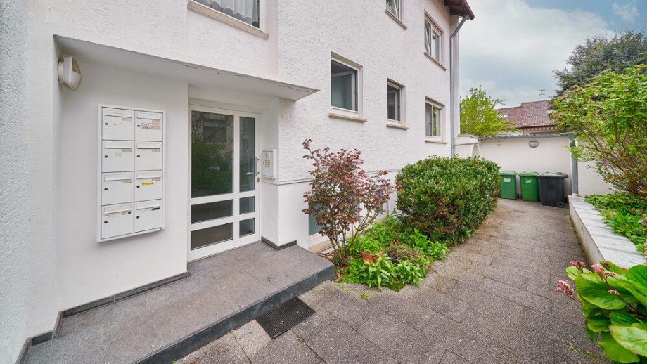 Hauseingang Etagenwohnung M�glingen
