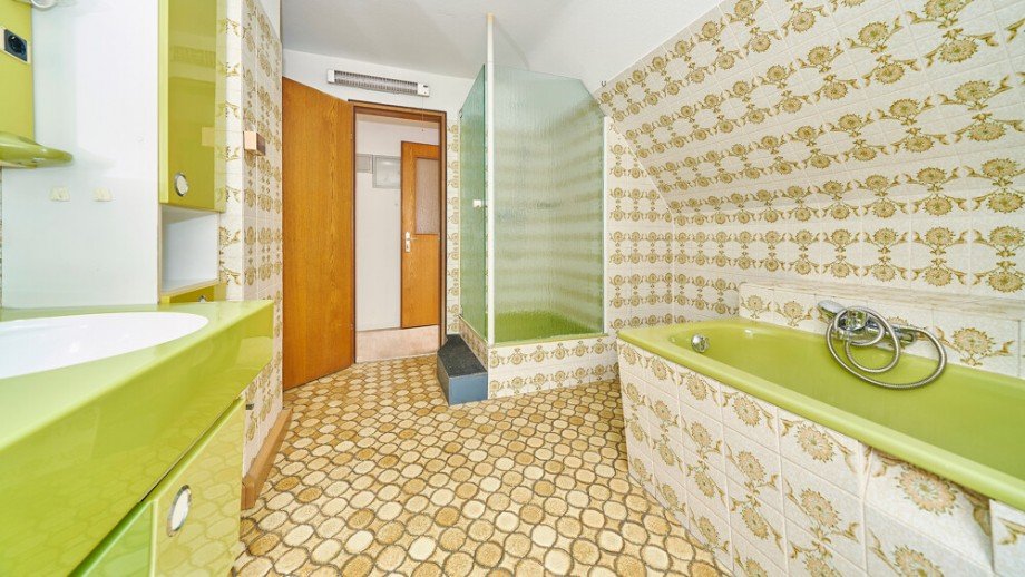 Bad 2. OG Zweifamilienhaus Freiberg am Neckar / Beihingen