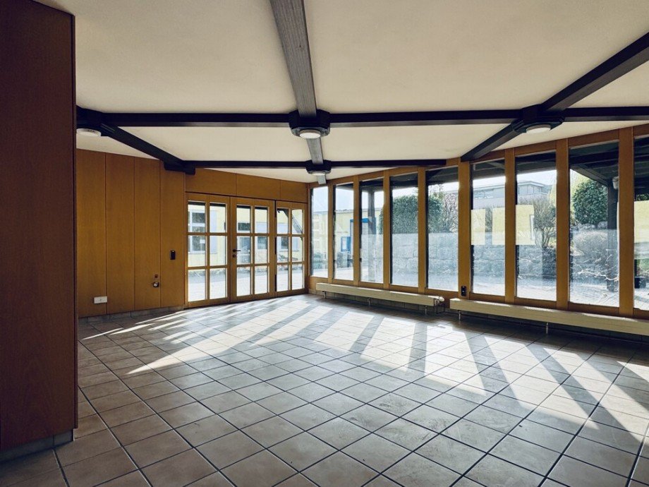 Eingangsbereich Halle Ditzingen / Heimerdingen