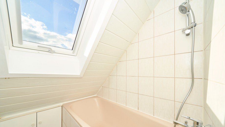 Haus 2 - Bad im DG. Zweifamilienhaus Mundelsheim