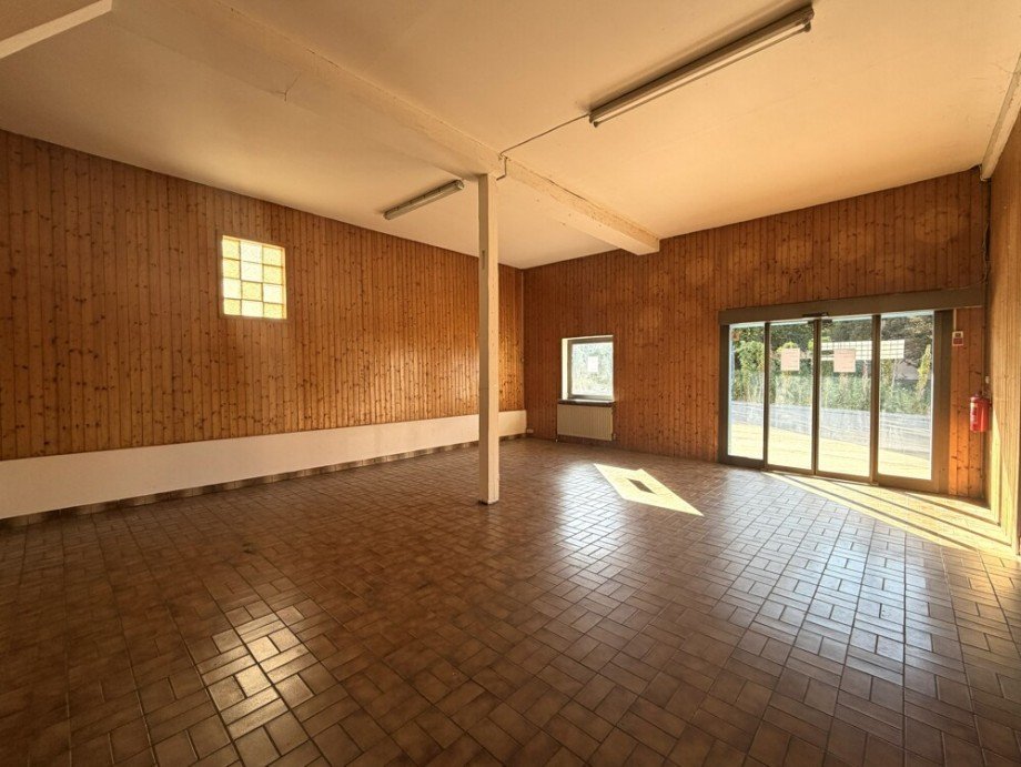 Verkaufsraum Halle / Lager / Produktion Beilstein