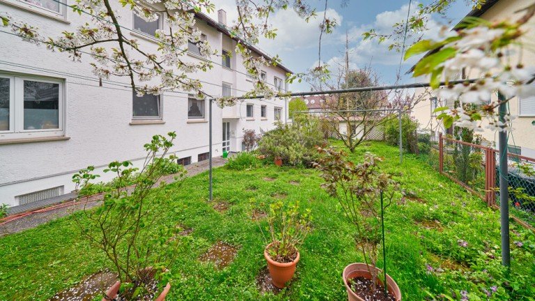 Wiese_Innenhof M�glingen Etagenwohnung Charmante 3 Zimmer Wohnungmit Balkon und Stellplatzin netter Nachbarschaft!