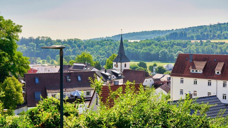 Ausblick_Terrasse_OG_01 M�hlacker / Lomersheim Doppelhaush�lfte Ruhige Wohnlage, gro�z�gige Raumaufteilung und viel Potenzial f�r Ihre Wohnideen in M�-Lomersheim