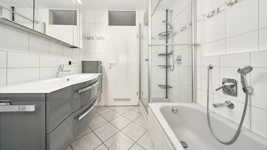 Frische am Morgen, Erholung am Abend Ihr komfortables Vollbad Etagenwohnung Waiblingen / Hohenacker