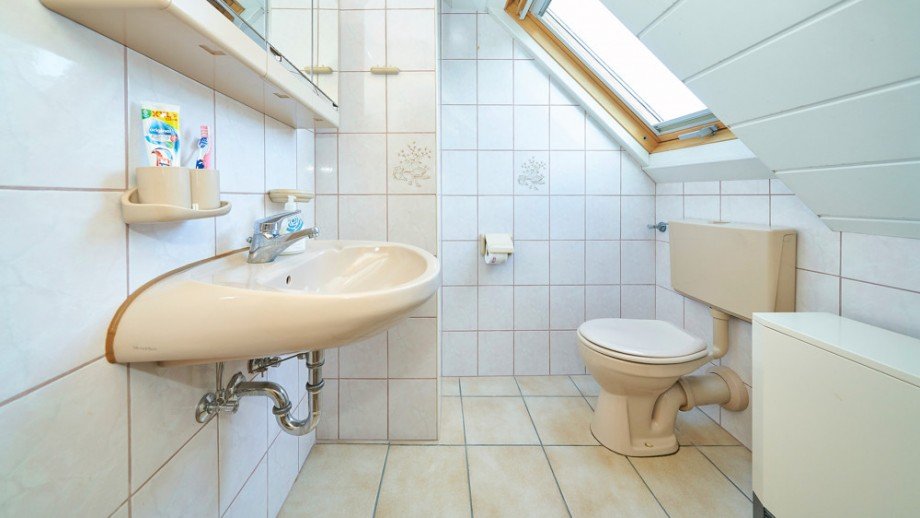 Haus 1 - WC im DG. Zweifamilienhaus Mundelsheim