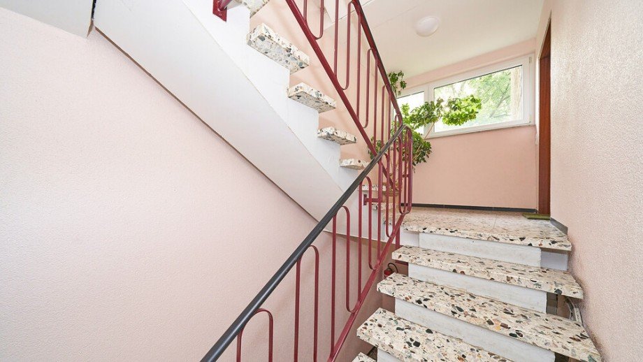 Treppenhaus innen 02 Etagenwohnung Marbach am Neckar