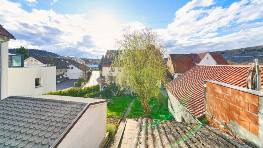 Ausblick in Garten ... Zweifamilienhaus Mundelsheim