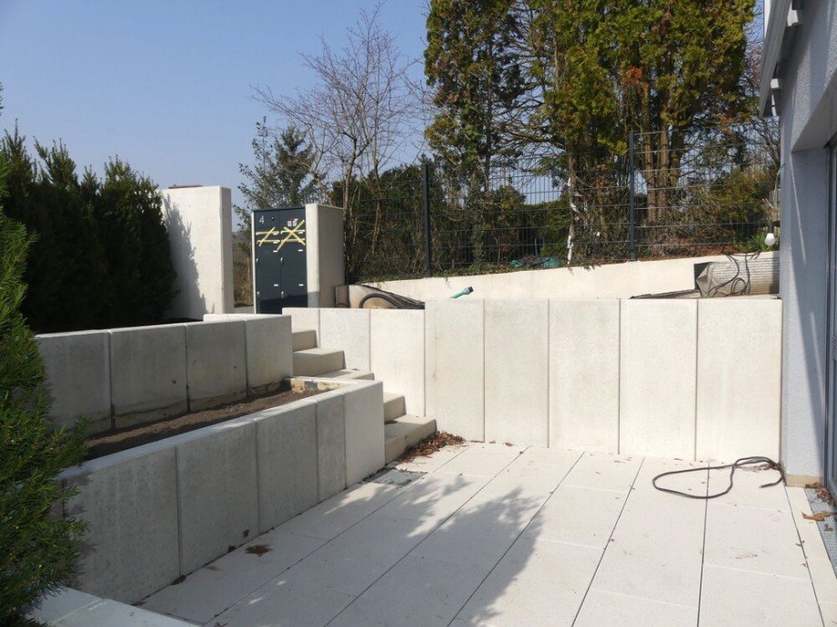 Sonnige, blickgesch�tze Terrasse Erdgeschosswohnung Ludwigsburg / Neckarweihingen