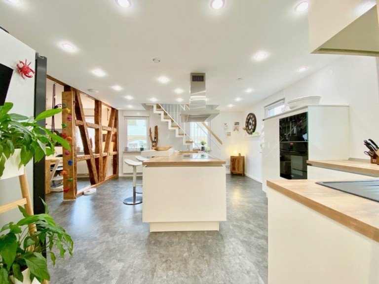 K�che Whg 1 Ludwigsburg / Pflugfelden Mehrfamilienhaus Stilvoll saniertes Mehrgenerationenhaus mit Dachterrasse, gro�er Scheune & Gew�lbe!