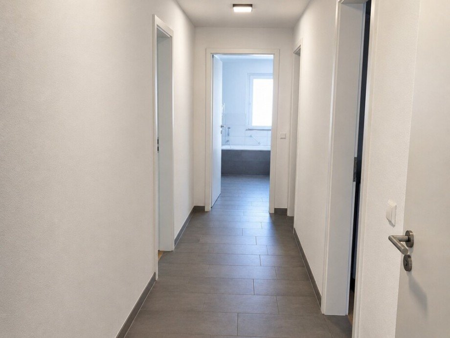 Flur_Leerstand_KI bearbeitet Etagenwohnung Fellbach / Schmiden
