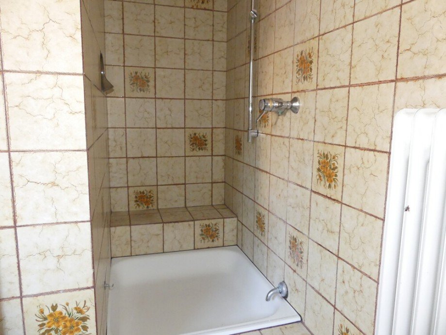 OG: Tageslicht Badezimmer Doppelhaush�lfte Marbach