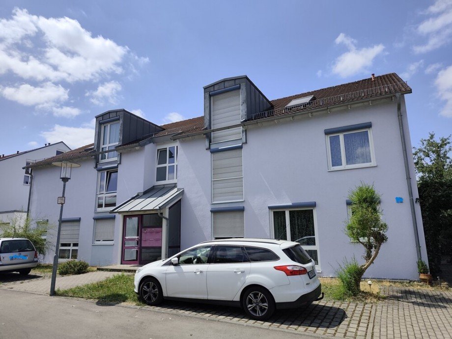 Au�enansicht mit Stellplatz Etagenwohnung Kornwestheim