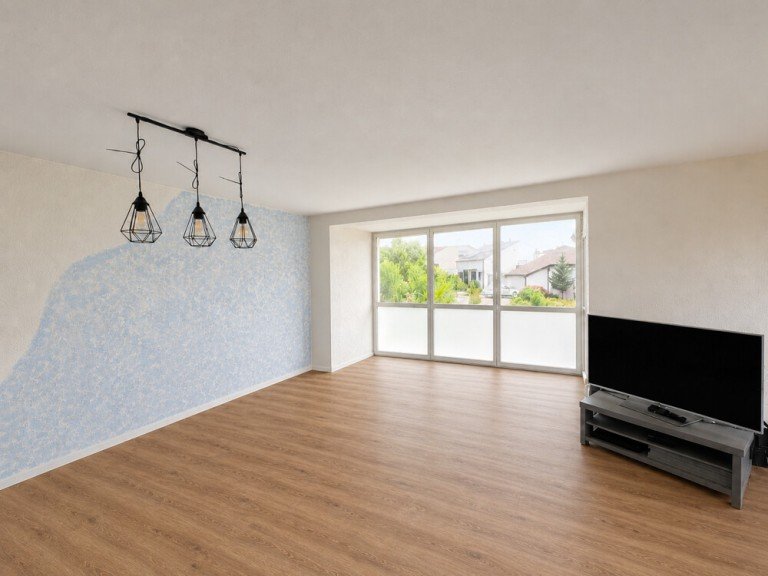 Wohnzimmer Erdmannhausen Etagenwohnung Wohnen mit Extra: 3,5-Zi.-Wohnung mit Wintergarten, Balkon und weiterem Zimmer + Bad im Dachgeschoss