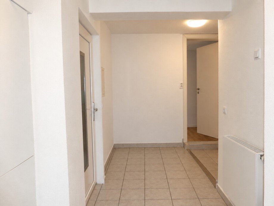 Flur/Eingangsbereich - mit KI aufger�umt Etagenwohnung Bietigheim-Bissingen