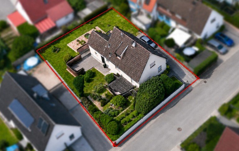 KI bearbeitet Titelbild Bietigheim-Bissingen Wohngrundst�ck Bebautes Grundst�ck mit erweitertem Baufenster in Bietigheim Sand!