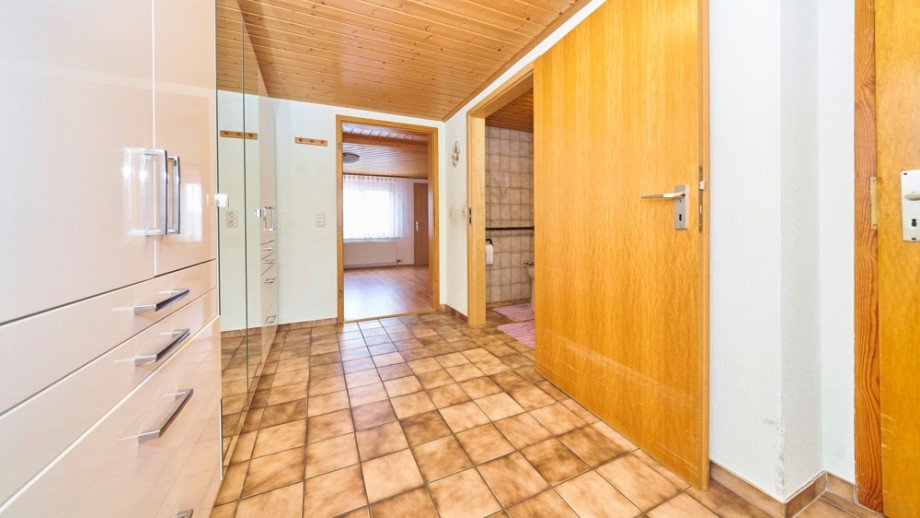 OG Umkleide mit Bad und Terrassenzugang Doppelhaush�lfte W�stenrot / Schweizerhof