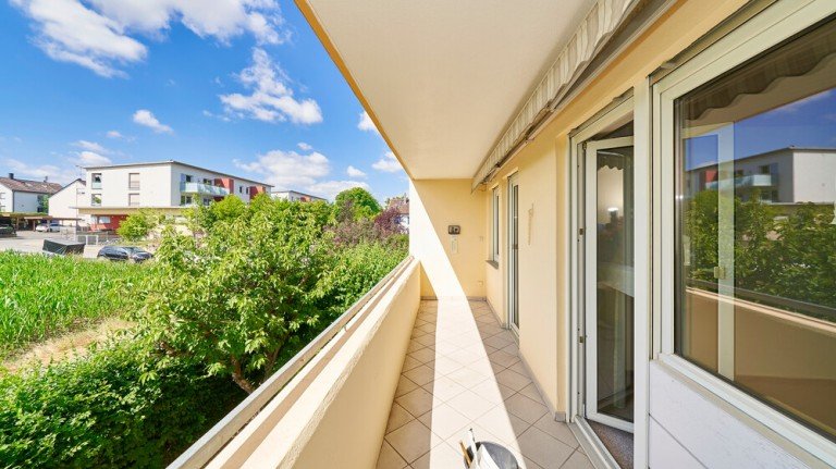 1_OG_3-Zi-Whg_Balkon Asperg Etagenwohnung Ruhig wohnen am Feldrand -Gepflegte 3-Zimmer-Wohnungmit Balkon und Stellplatz!