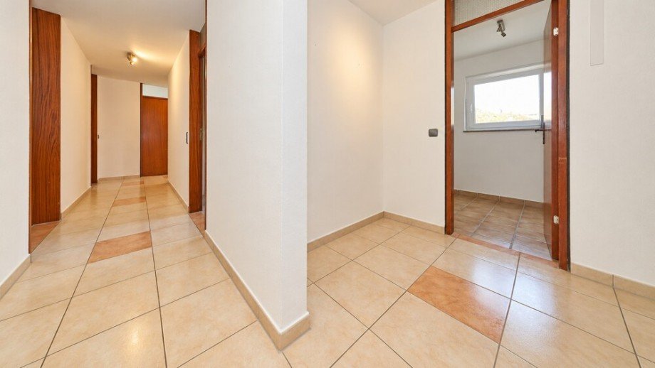 Flur und Abstellraum mit KI ger�umt Etagenwohnung Marbach am Neckar