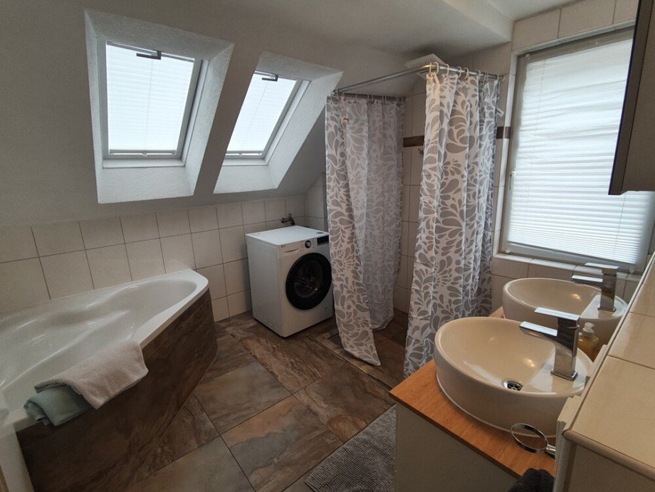 Bad DG Mehrfamilienhaus Ludwigsburg / Pflugfelden