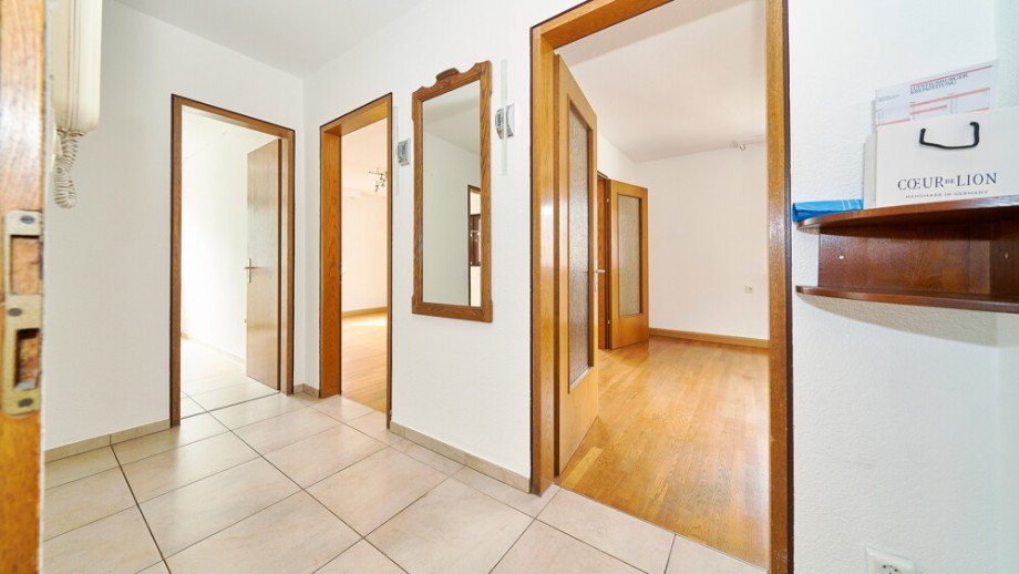 Flur OG Zweifamilienhaus Freiberg am Neckar / Beihingen