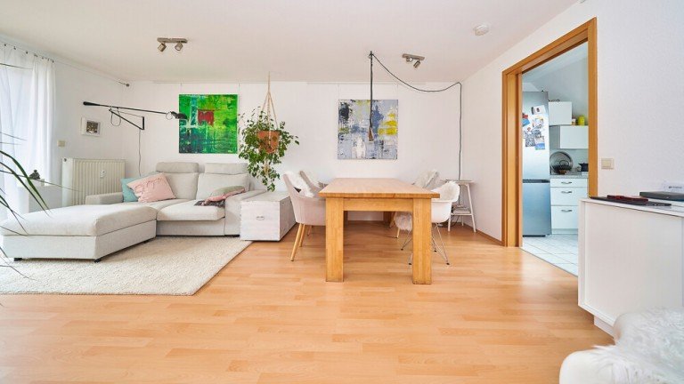 Wohn-Essbereich_01 Freiberg am Neckar Dachgeschosswohnung �ber den D�chern von Freiberg/N! Gro�z�gige, helle 2,5 Zimmer. Barrierefrei auf 70 m�!