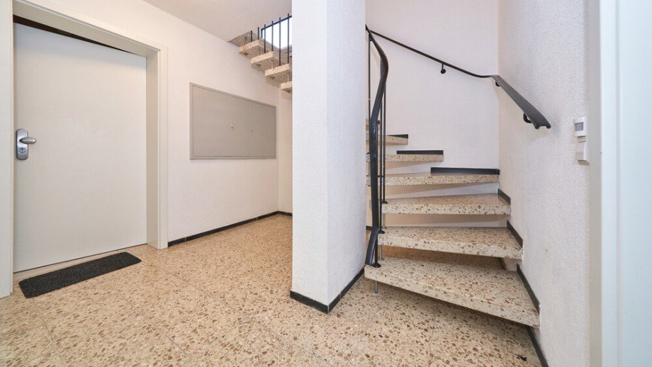 Treppenhaus_UG Bungalow Vaihingen an der Enz / Ro�wag