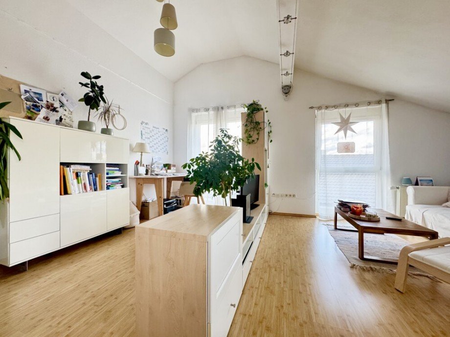 Wohnen/Essen/Kochen Dachgeschosswohnung Oberstenfeld
