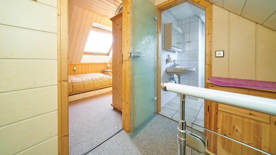 Haus 1 - Flur im DG. Zweifamilienhaus Mundelsheim
