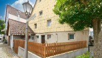 Bild (f0e18c66e84560cc5c39cb6280ceab5a): Gem�tliches H�uschenmit Potenzialim Herzen von Pleidelsheim!