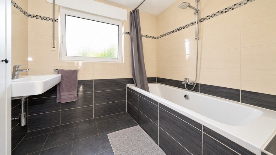 Badezimmer mit KI aufger�umt Etagenwohnung Marbach am Neckar