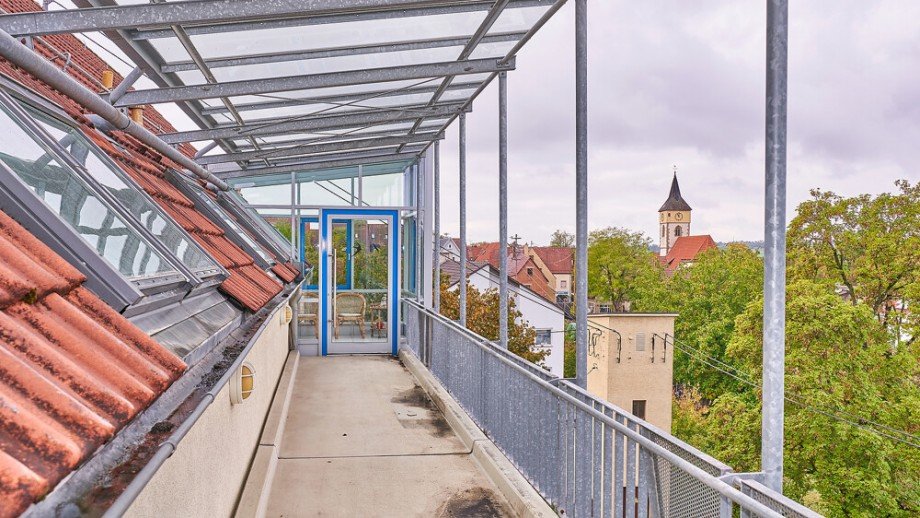Laubengang_zum_Treppenhaus Dachgeschosswohnung Freiberg am Neckar